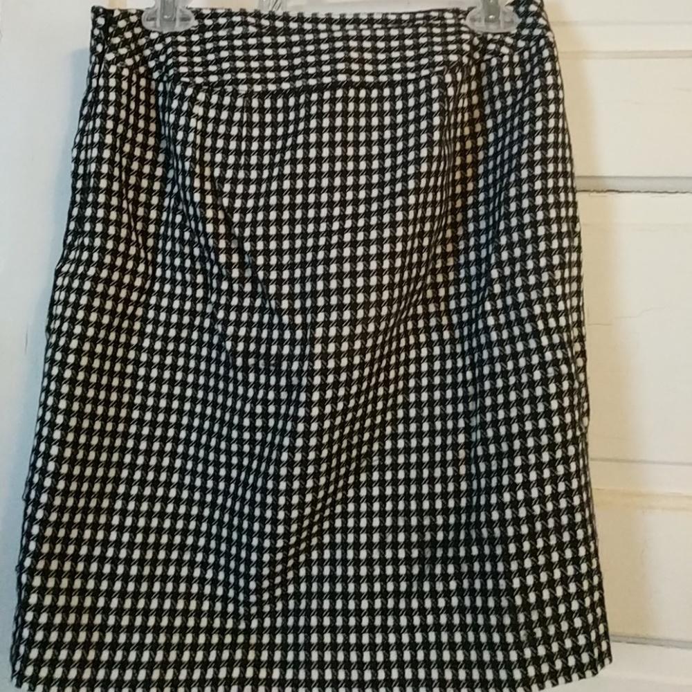 Ann Taylor black and white checked lined skirt